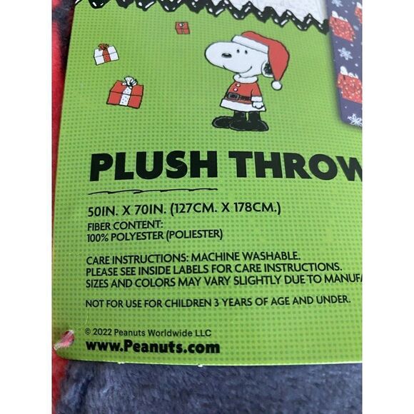 Peanuts Holiday Snoopy Christmas Lighted Doghouse Soft Plush Throw Blanket NEW - Picture 3 of 9